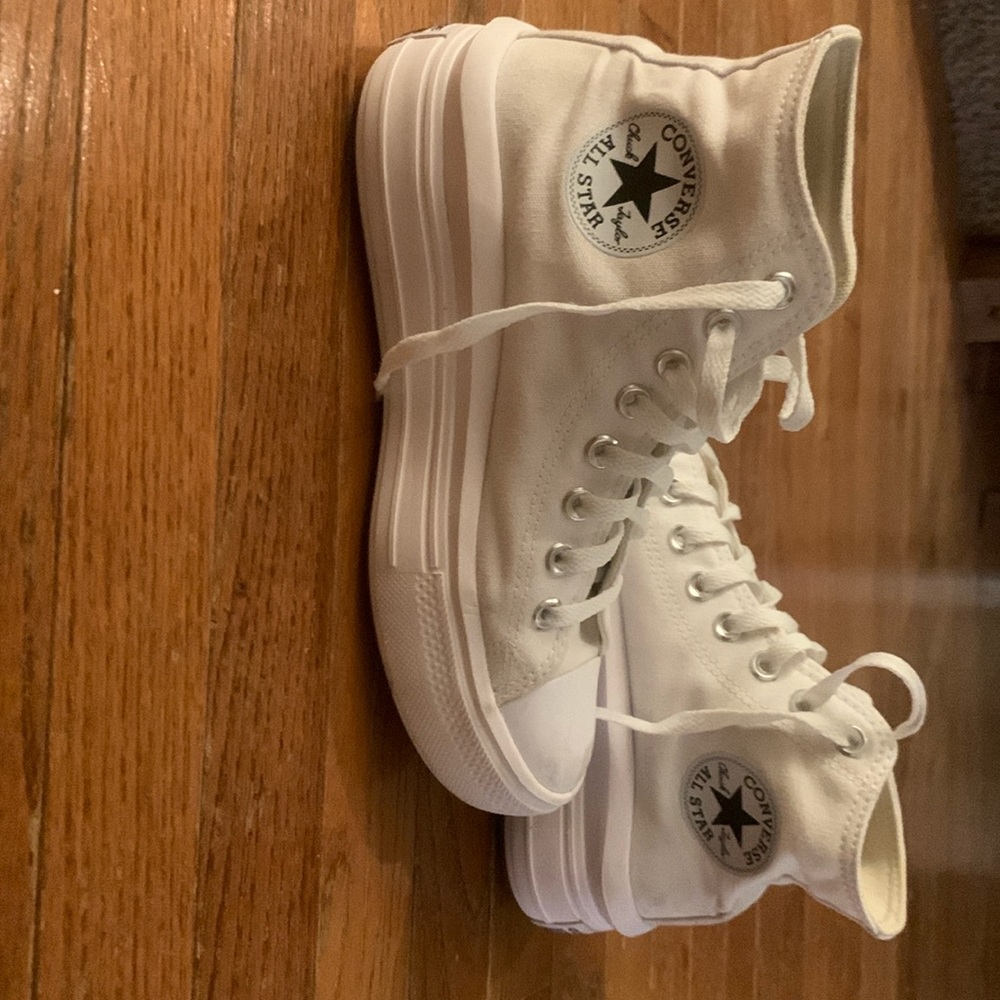 Converse shoes size 8
